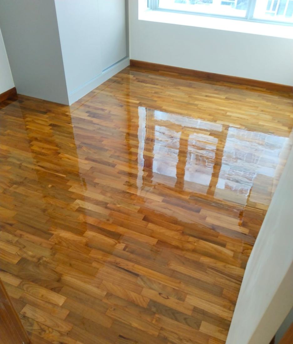 Teak strip parquet with natural colour variation after varnish